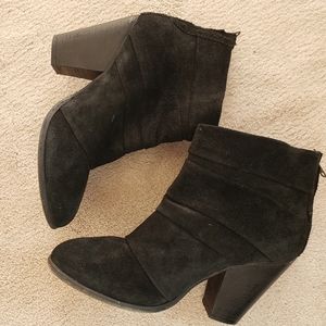 STEVE MADDEN Arrena black suede ankle booties